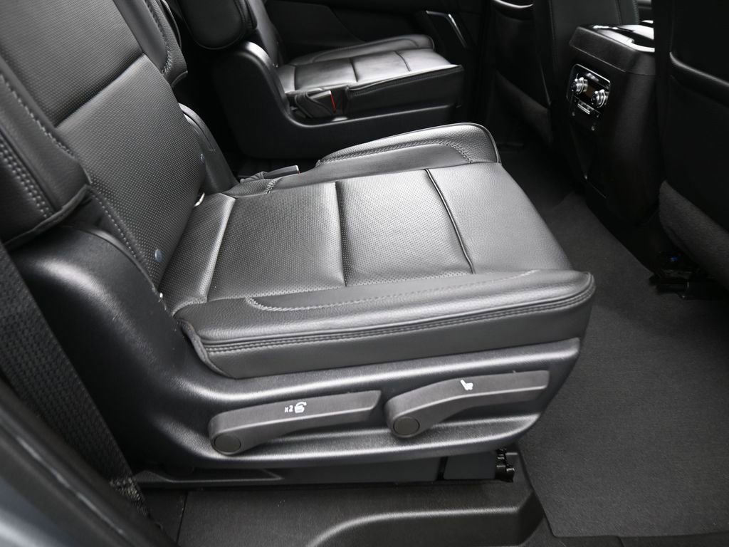 Used 2022 GMC Yukon Denali w/ Denali Premium Package image 49