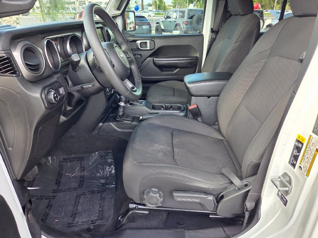 Used 2023 Jeep Gladiator Sport AWD/4WD image 6