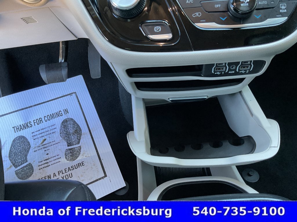 Used 2024 Chrysler Pacifica Touring-L FWD image 41