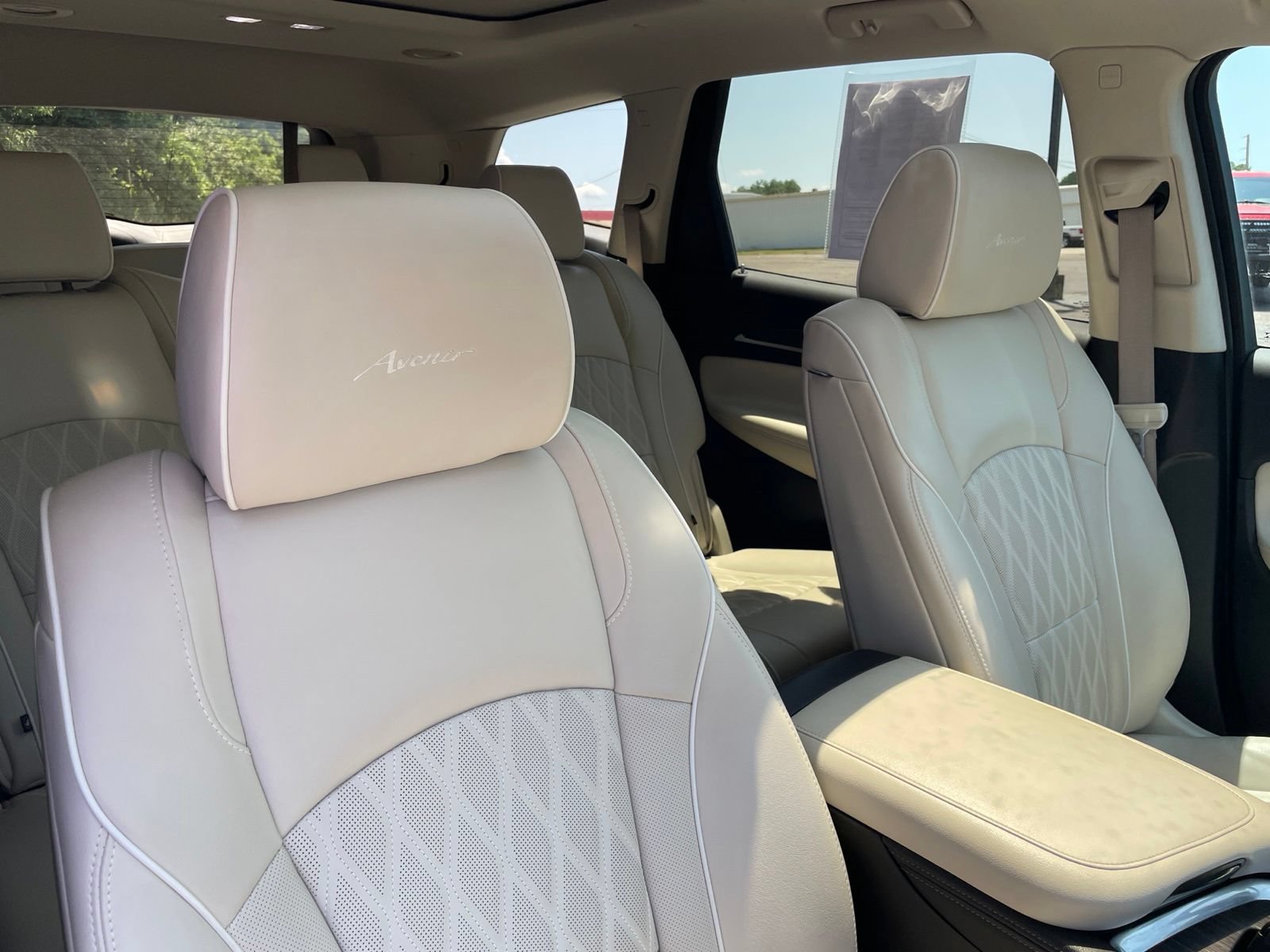 Used 2022 Buick Enclave Avenir w/ Avenir Technology Package FWD image 39