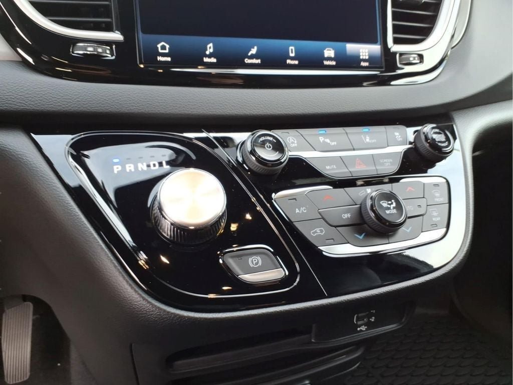 New 2027 Chrysler Pacifica LX FWD image 23