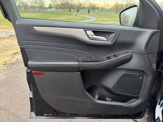 Used 2021 Ford Escape SE image 19