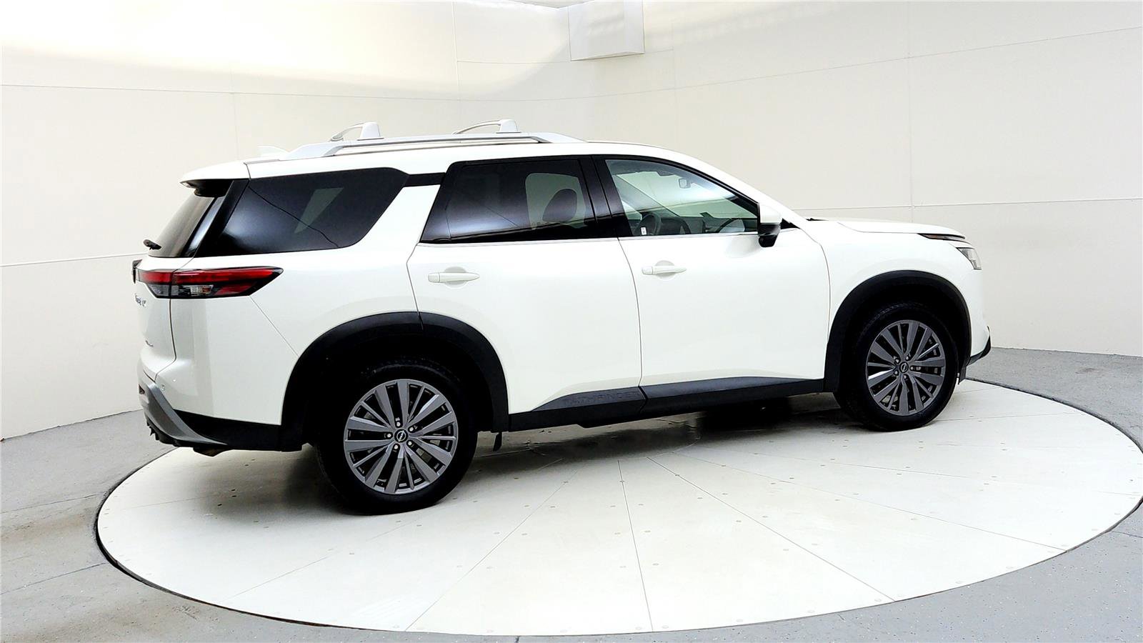 Used 2023 Nissan Pathfinder SL w/ SL Premium Package image 6