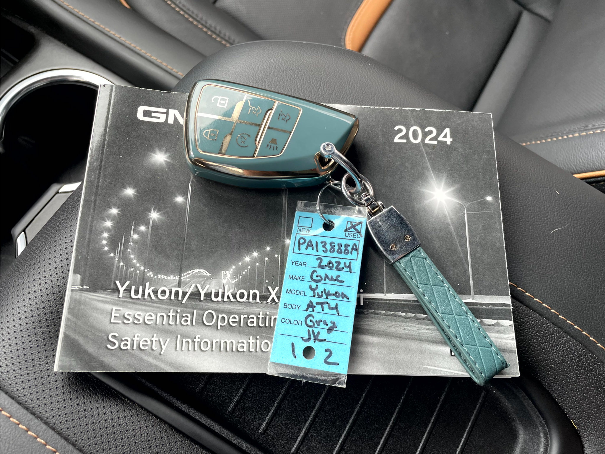 Used 2024 GMC Yukon AT4 w/ Technology Package AWD/4WD image 21