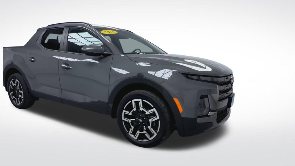 Used 2025 Hyundai Santa Cruz Limited AWD/4WD image 2