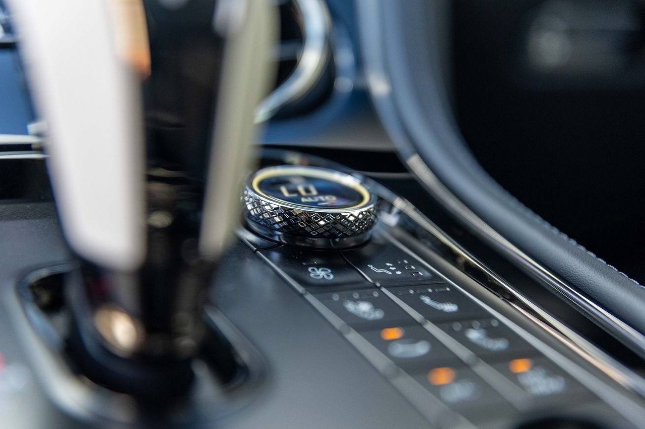 Certified 2025 Bentley Continental GTC AWD/4WD image 38