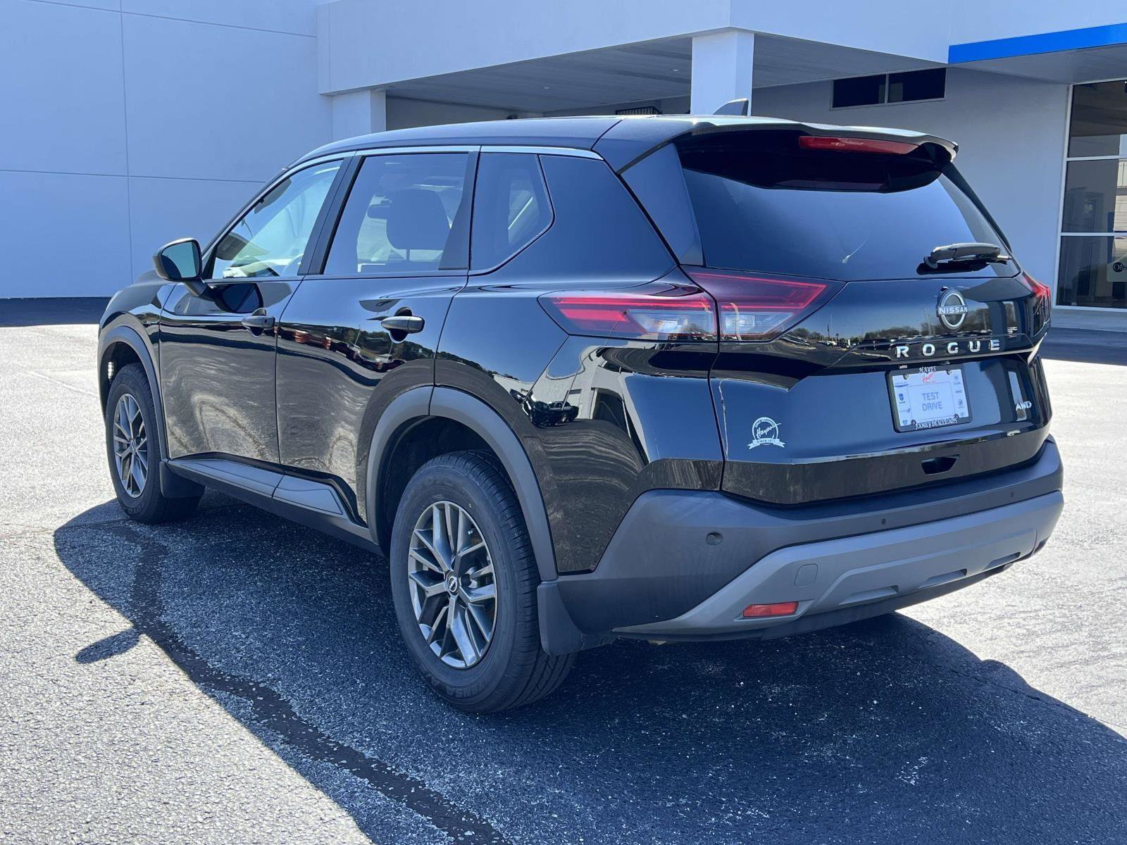 Used 2023 Nissan Rogue S image 14