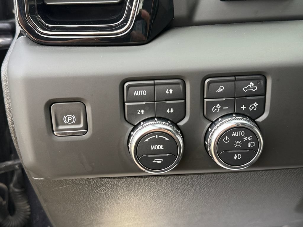 Used 2024 GMC Sierra 1500 AT4 w/ Technology Package AWD/4WD image 19