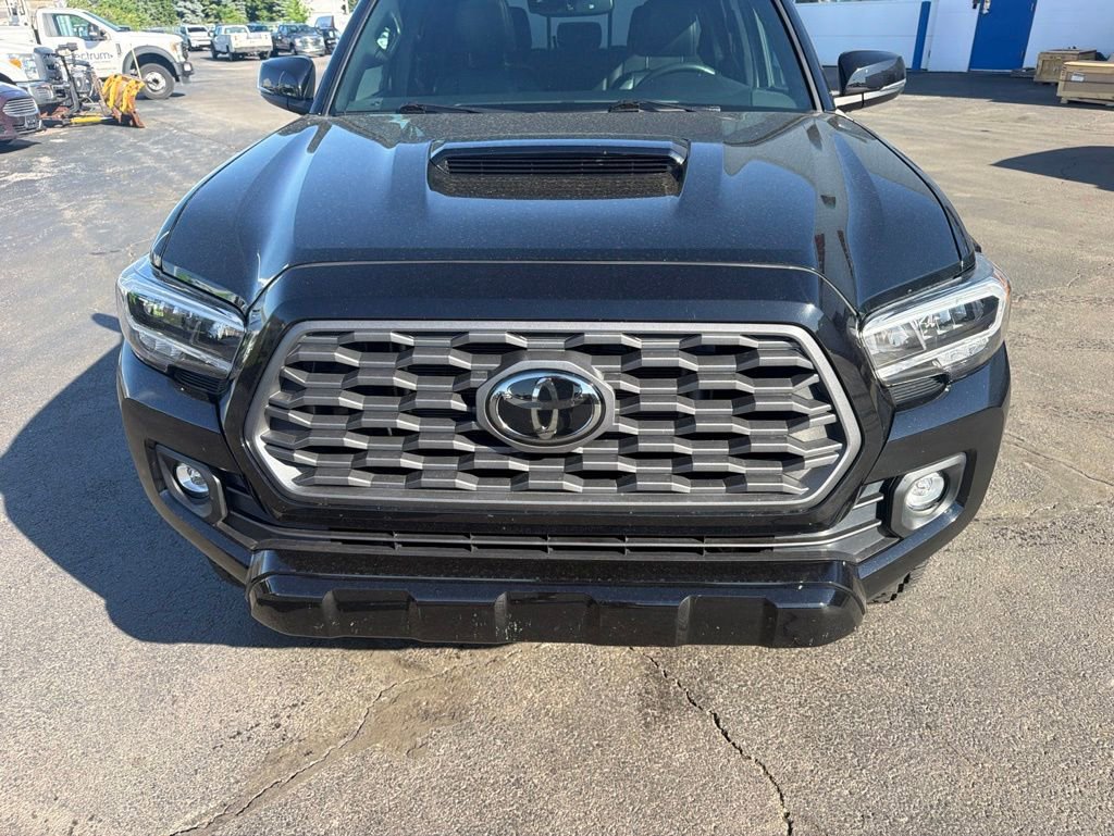 Used 2021 Toyota Tacoma TRD Sport w/ TRD Premium Sport Package AWD/4WD image 10