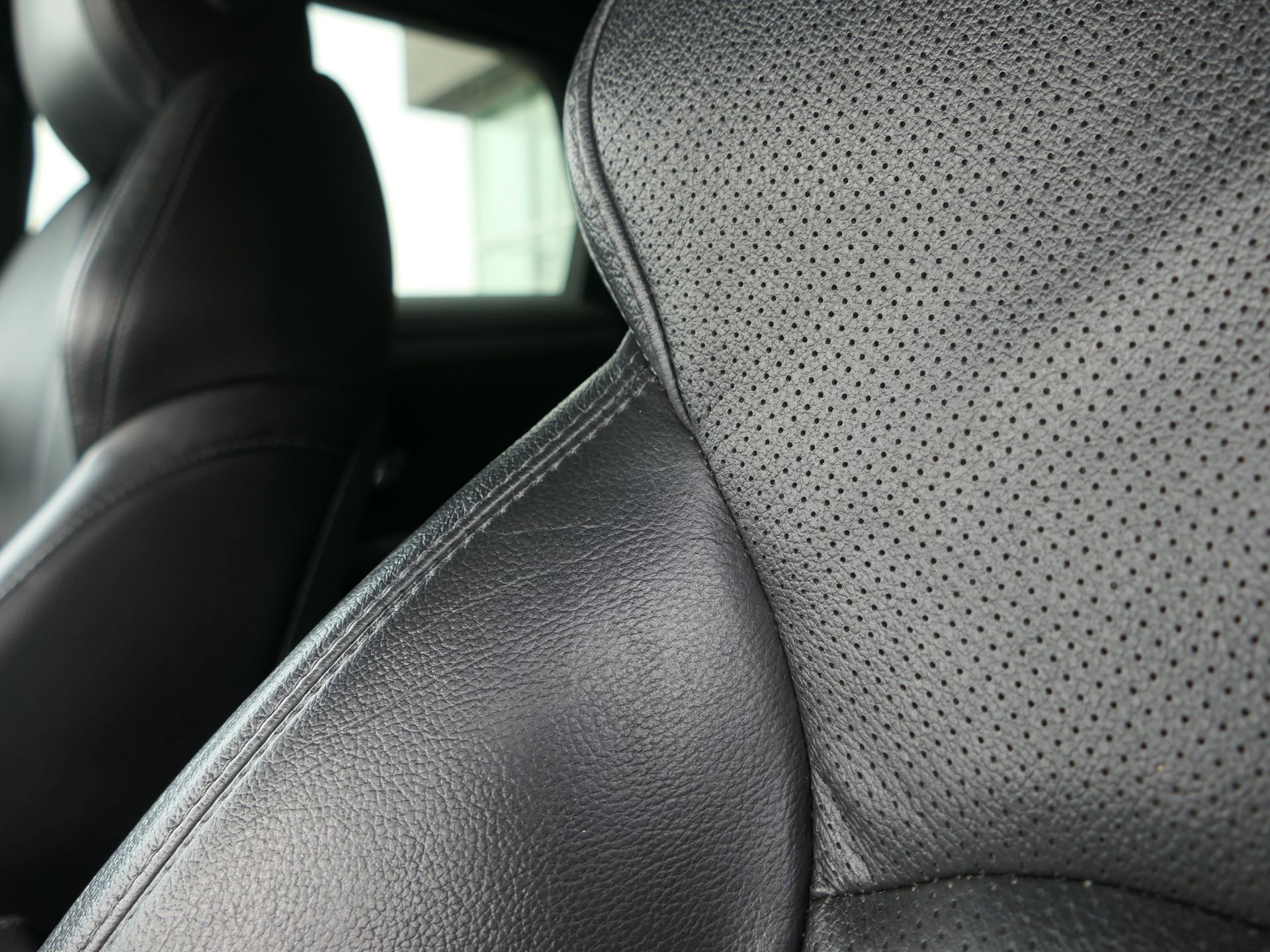 Used 2018 Land Rover Range Rover Evoque Landmark Edition image 13