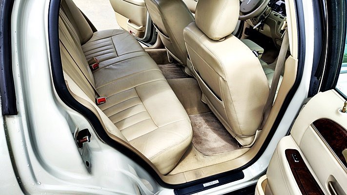 Used 2006 Lincoln Town Car Signature RWD image 17