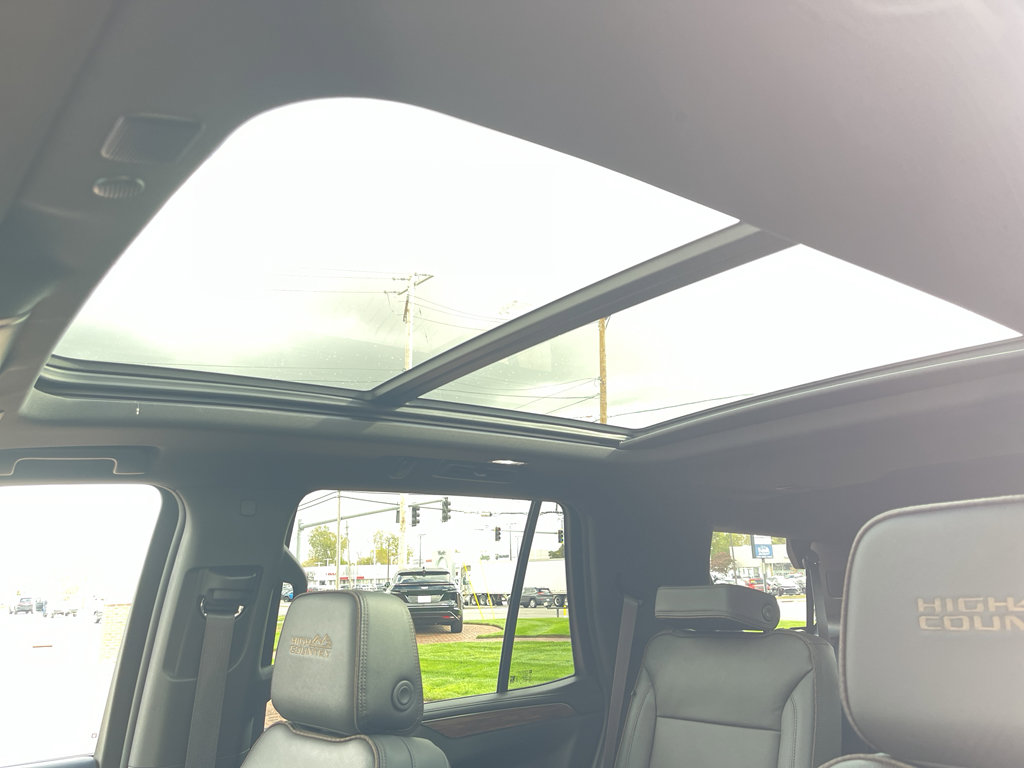 Used 2024 Chevrolet Tahoe High Country w/ Premium Package image 17