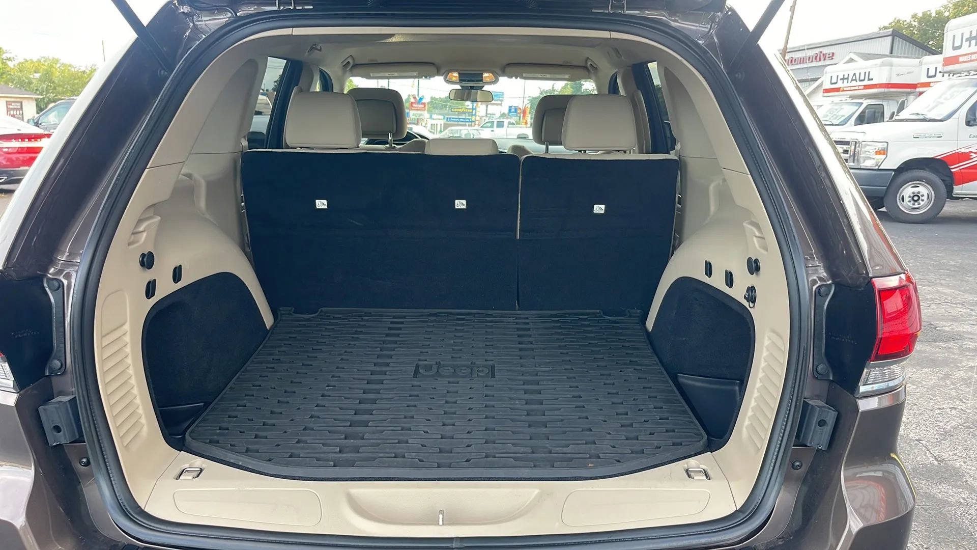 Used 2021 Jeep Grand Cherokee Laredo image 20