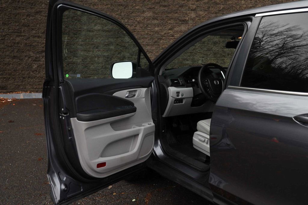 Used 2017 Honda Ridgeline RTL-T image 23