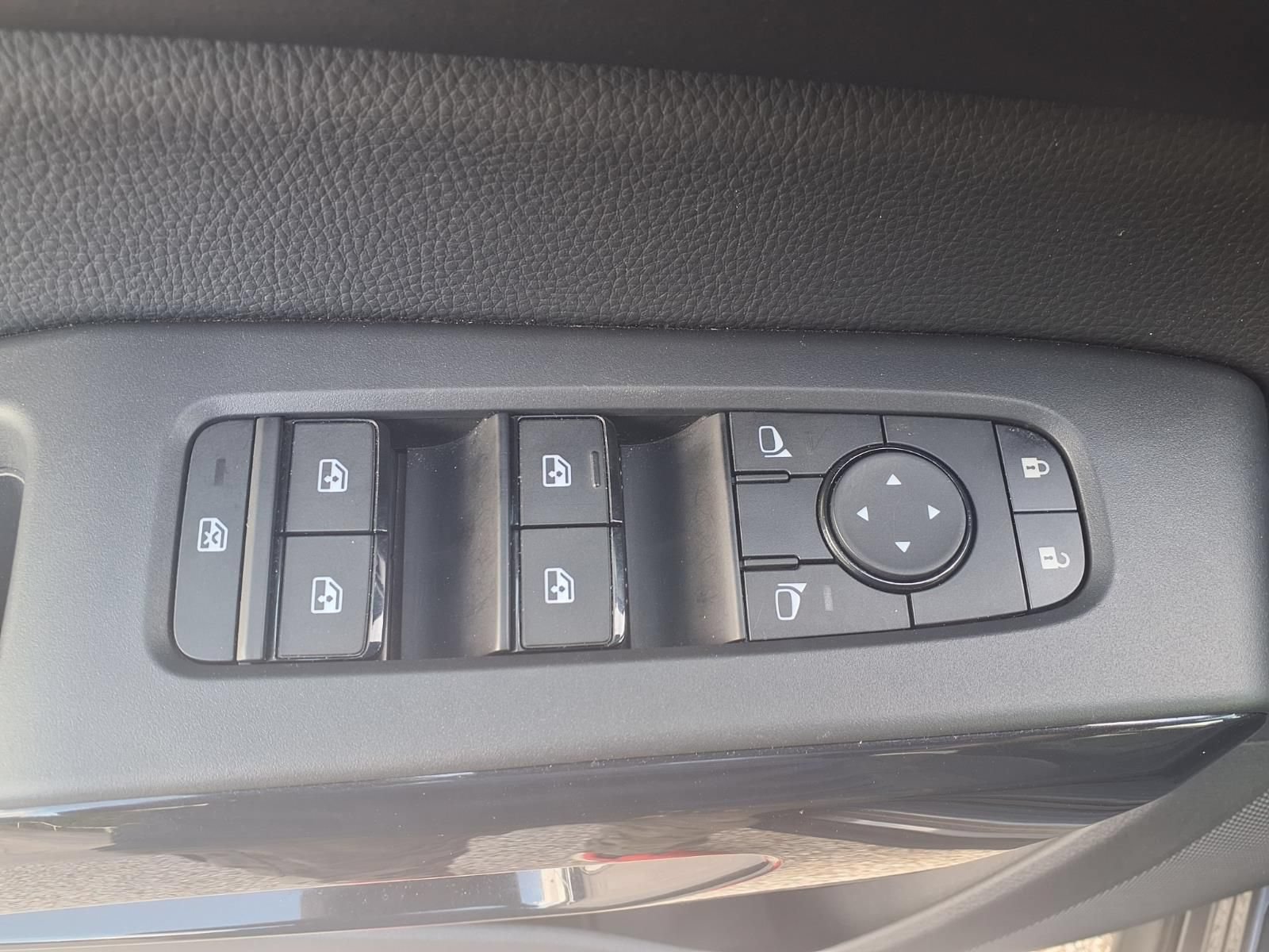 Used 2025 Nissan Pathfinder SV FWD image 7