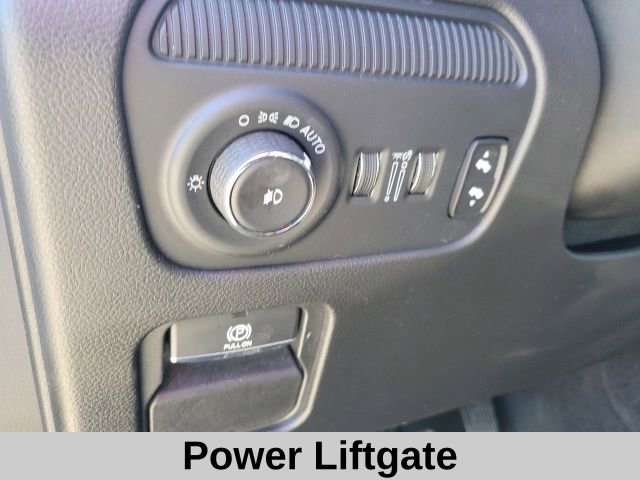 Used 2024 Jeep Wagoneer L Series II image 7