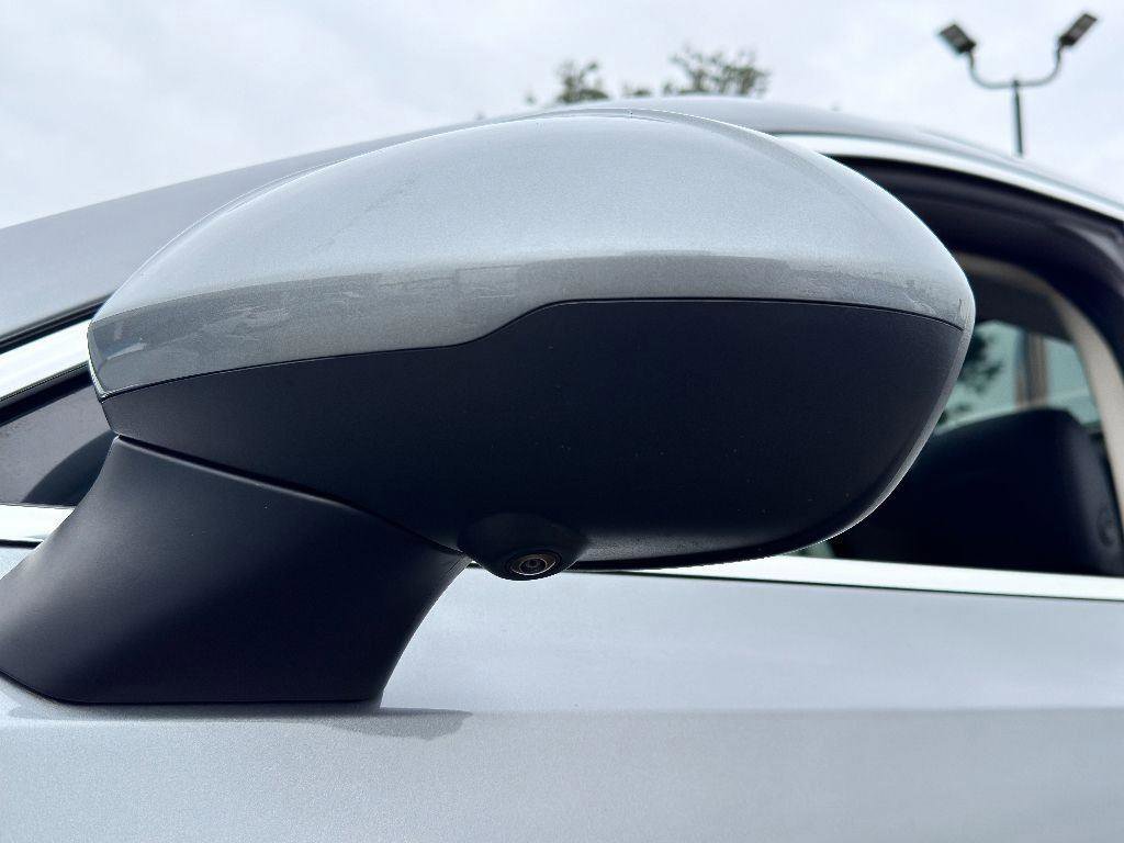 Used 2023 Buick Envision Avenir image 16