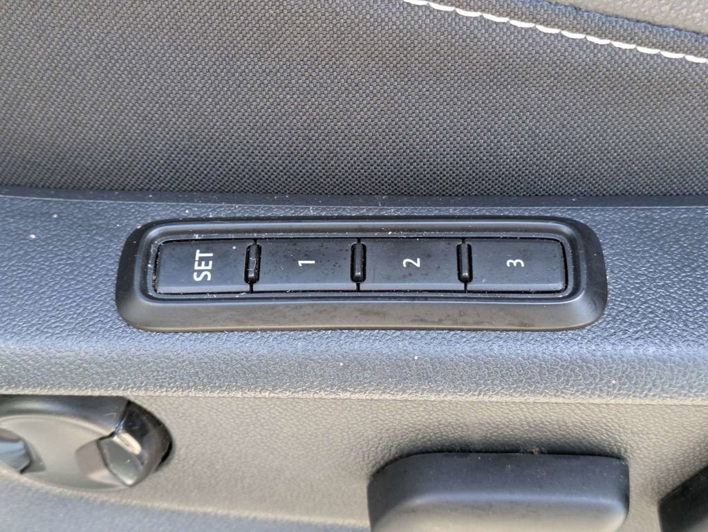 Used 2022 Volkswagen Tiguan SEL R-Line AWD/4WD image 28