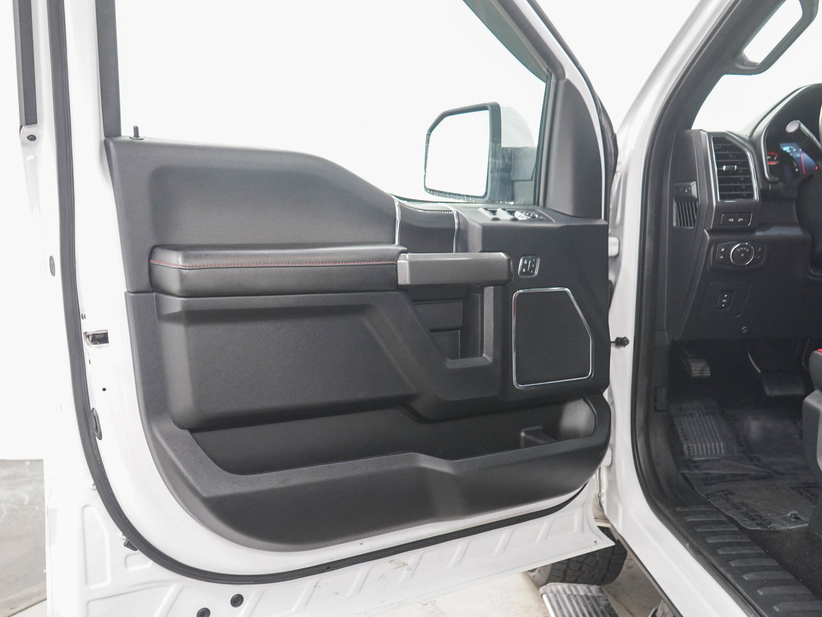 Used 2017 Ford F150 Lariat w/ Equipment Group 502A Luxury AWD/4WD image 20