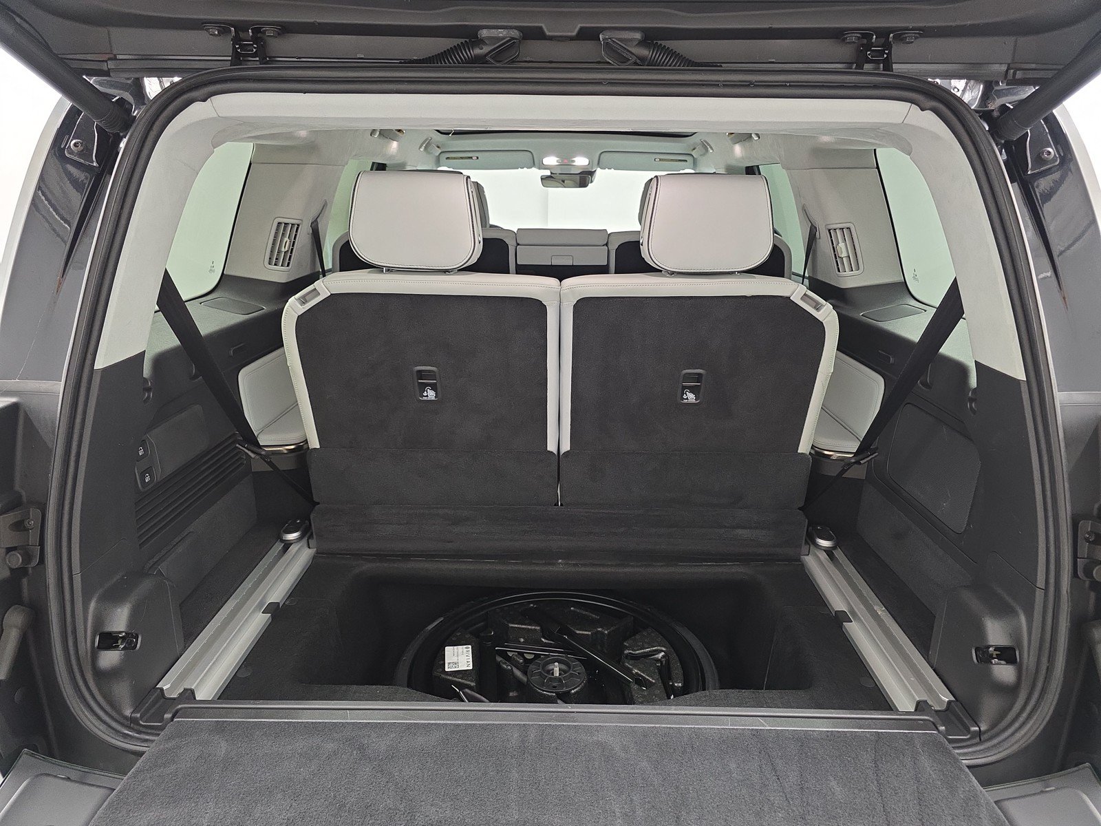 Used 2024 Rivian R1S Adventure AWD/4WD image 26