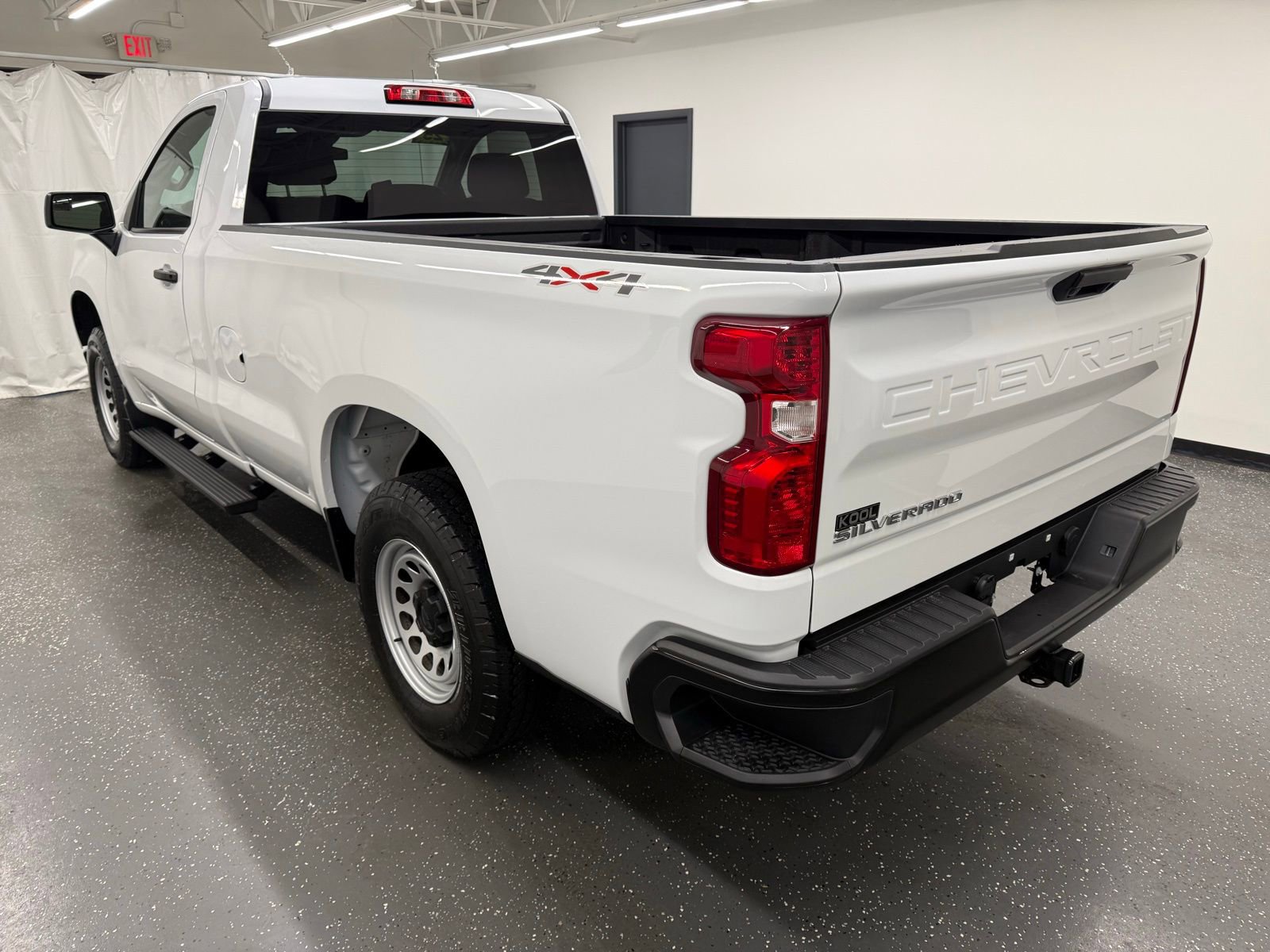 Used 2025 Chevrolet Silverado 1500 W/T w/ WT Value Package image 3