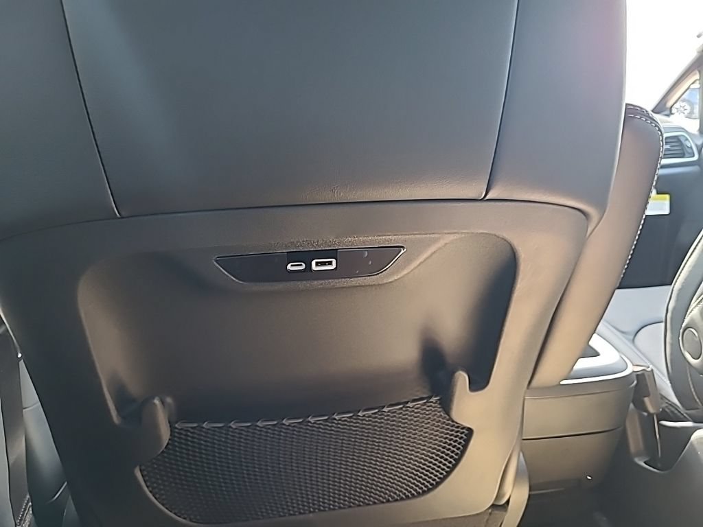 New 2025 Chrysler Pacifica Select FWD image 19