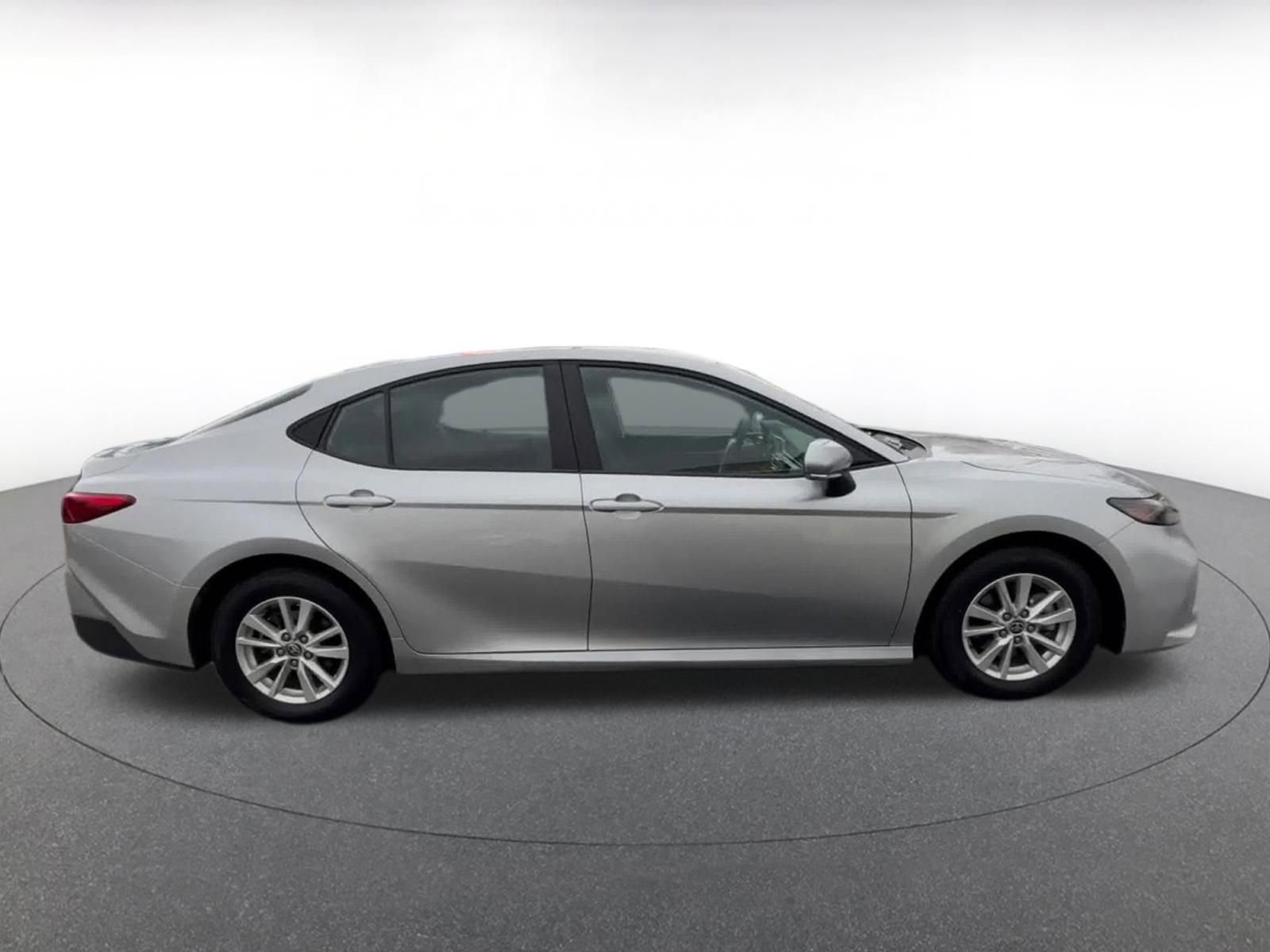 Used 2025 Toyota Camry LE image 16