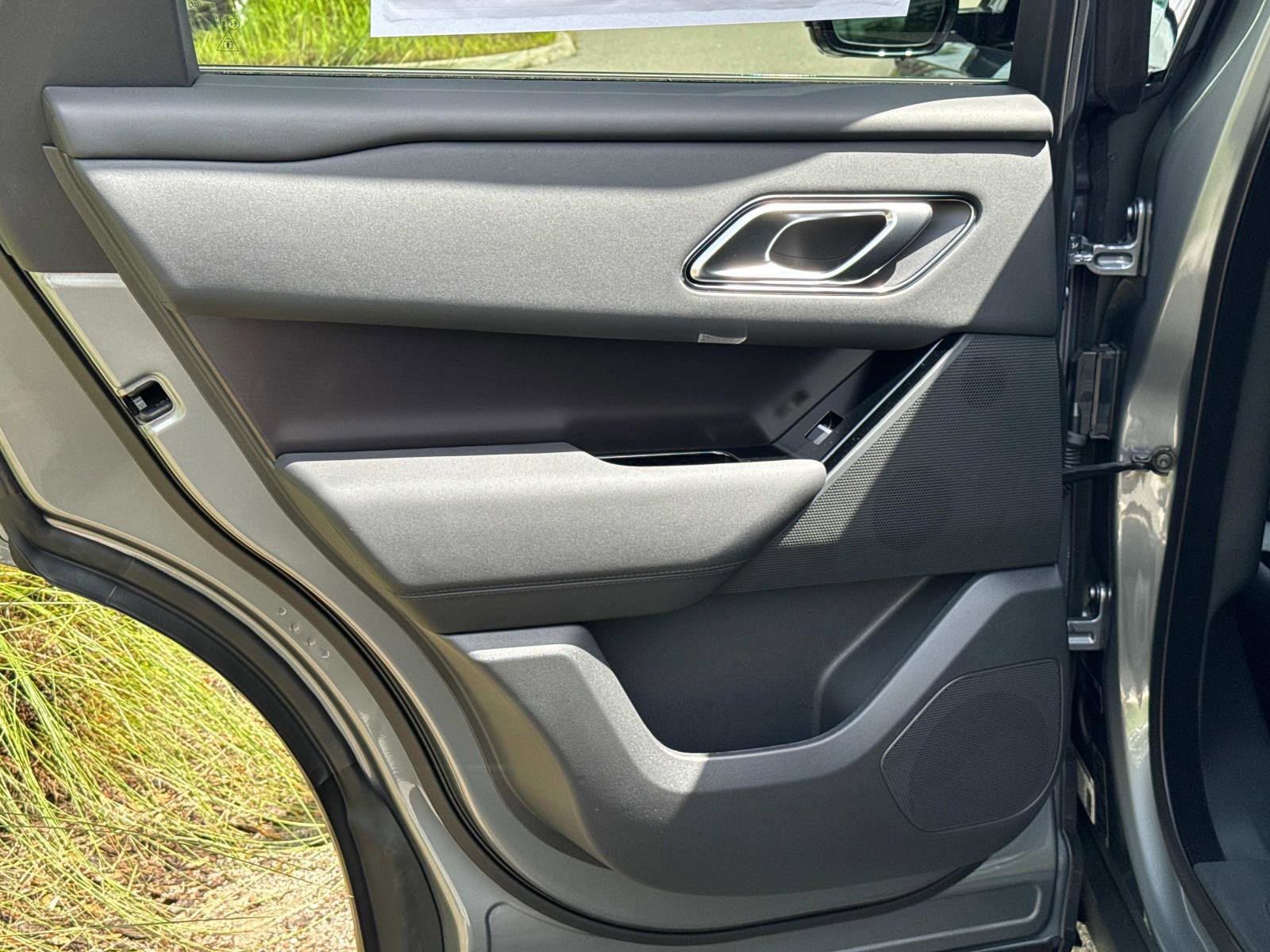 New 2026 Land Rover Range Rover Velar Dynamic SE image 12