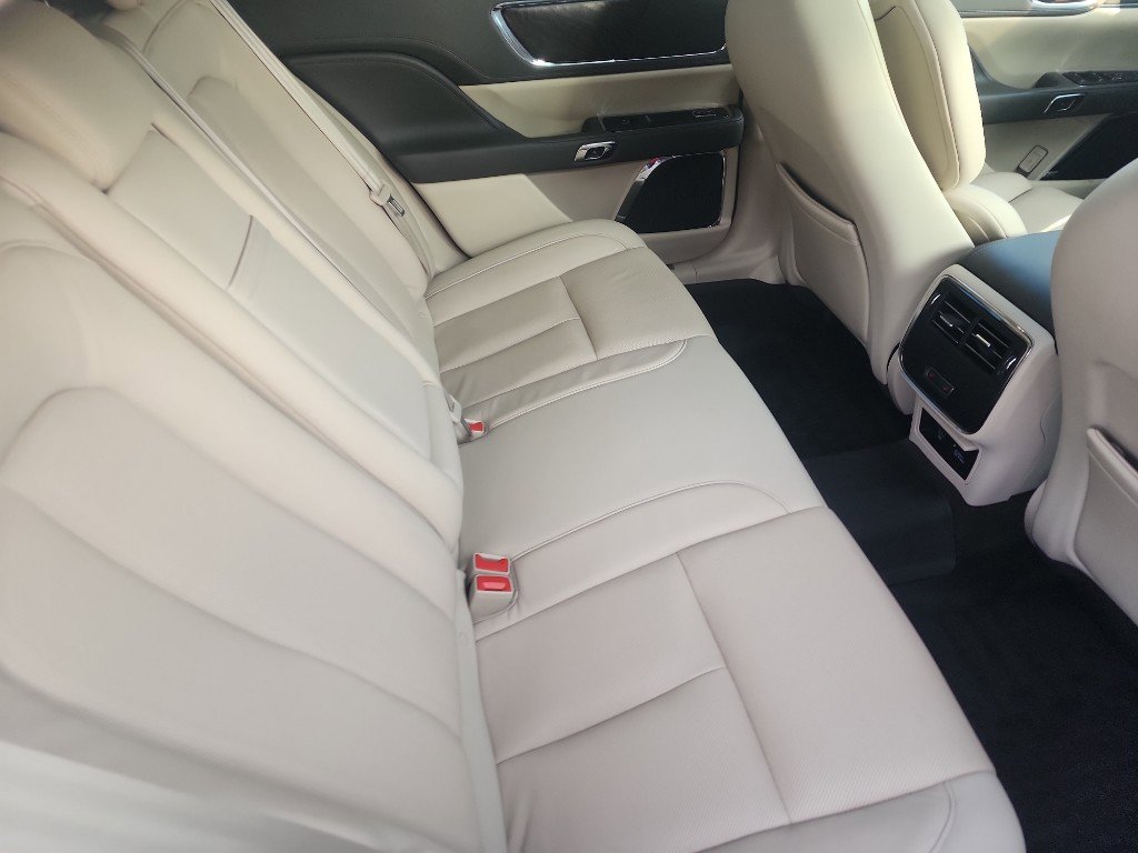 Used 2019 Lincoln Continental Select w/ Continental Climate Package image 9