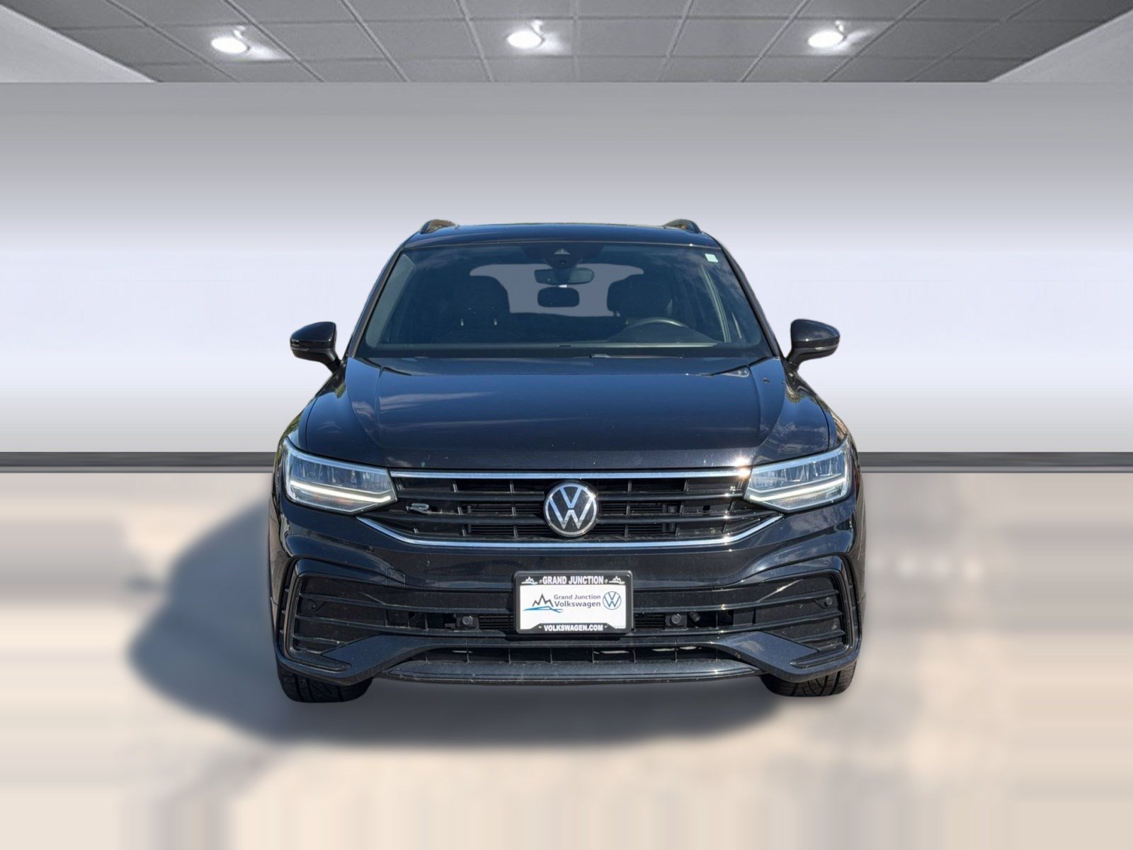 Used 2023 Volkswagen Tiguan SE R-Line AWD/4WD image 6