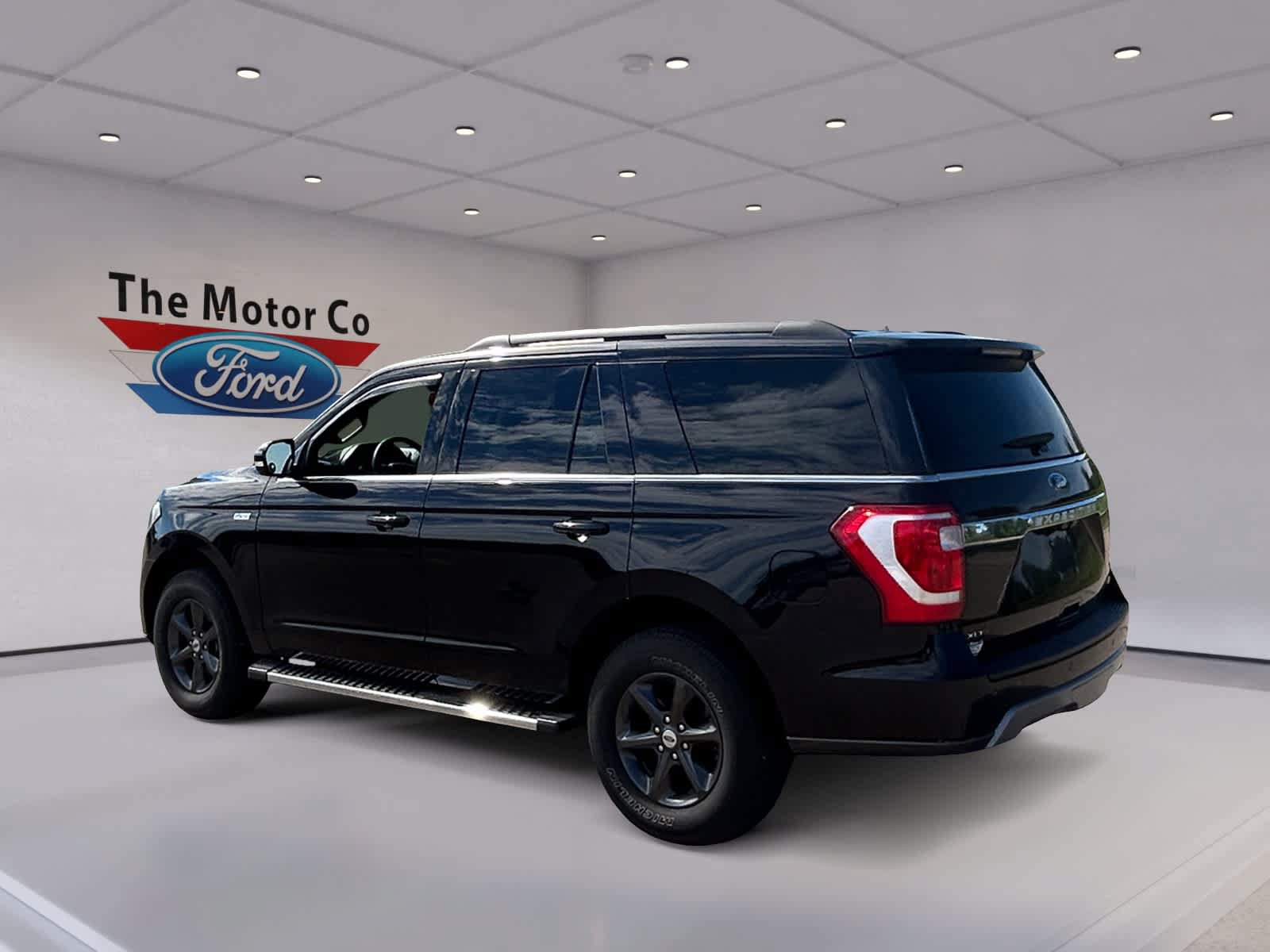 Used 2020 Ford Expedition XLT w/ Equipment Group 202A AWD/4WD image 7