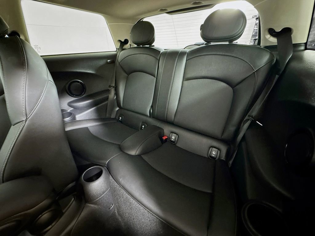 Used 2019 MINI Cooper S w/ Signature Upholstery Package image 28