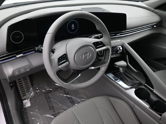 Certified 2025 Hyundai Elantra SEL FWD image 16