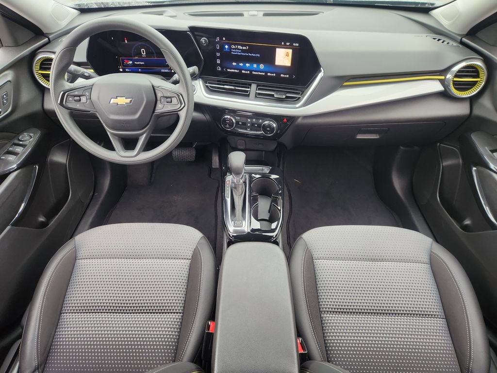 Used 2025 Chevrolet Trax LT FWD image 25