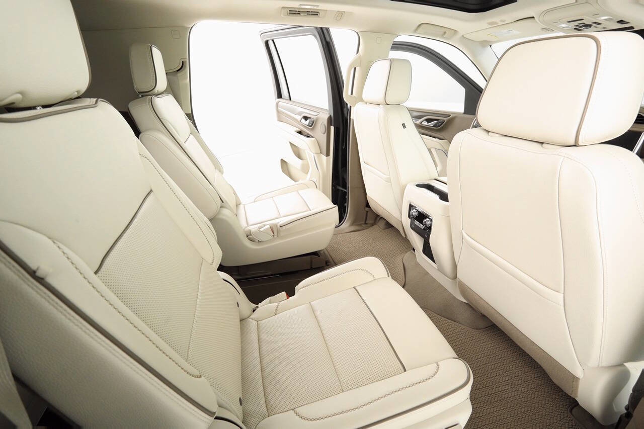 Used 2022 GMC Yukon XL Denali image 14