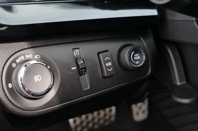 Used 2015 Chevrolet SS / 6.2L V8 / Sunroof / Heated & image 23