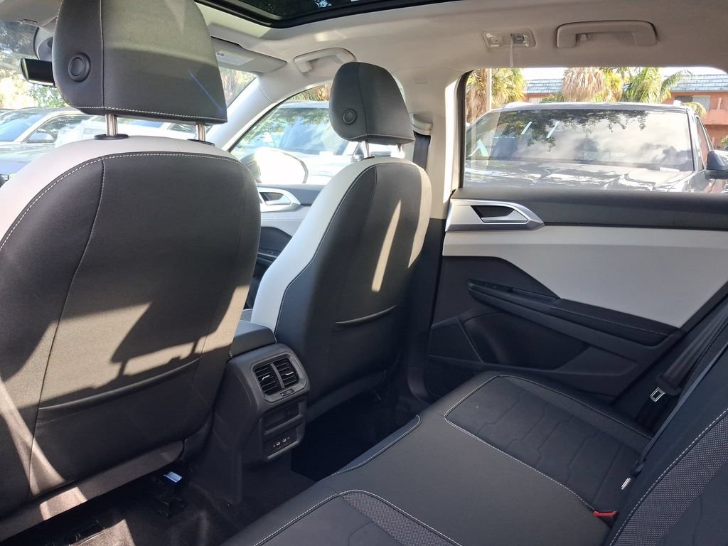 New 2026 Volkswagen Taos SE FWD image 5