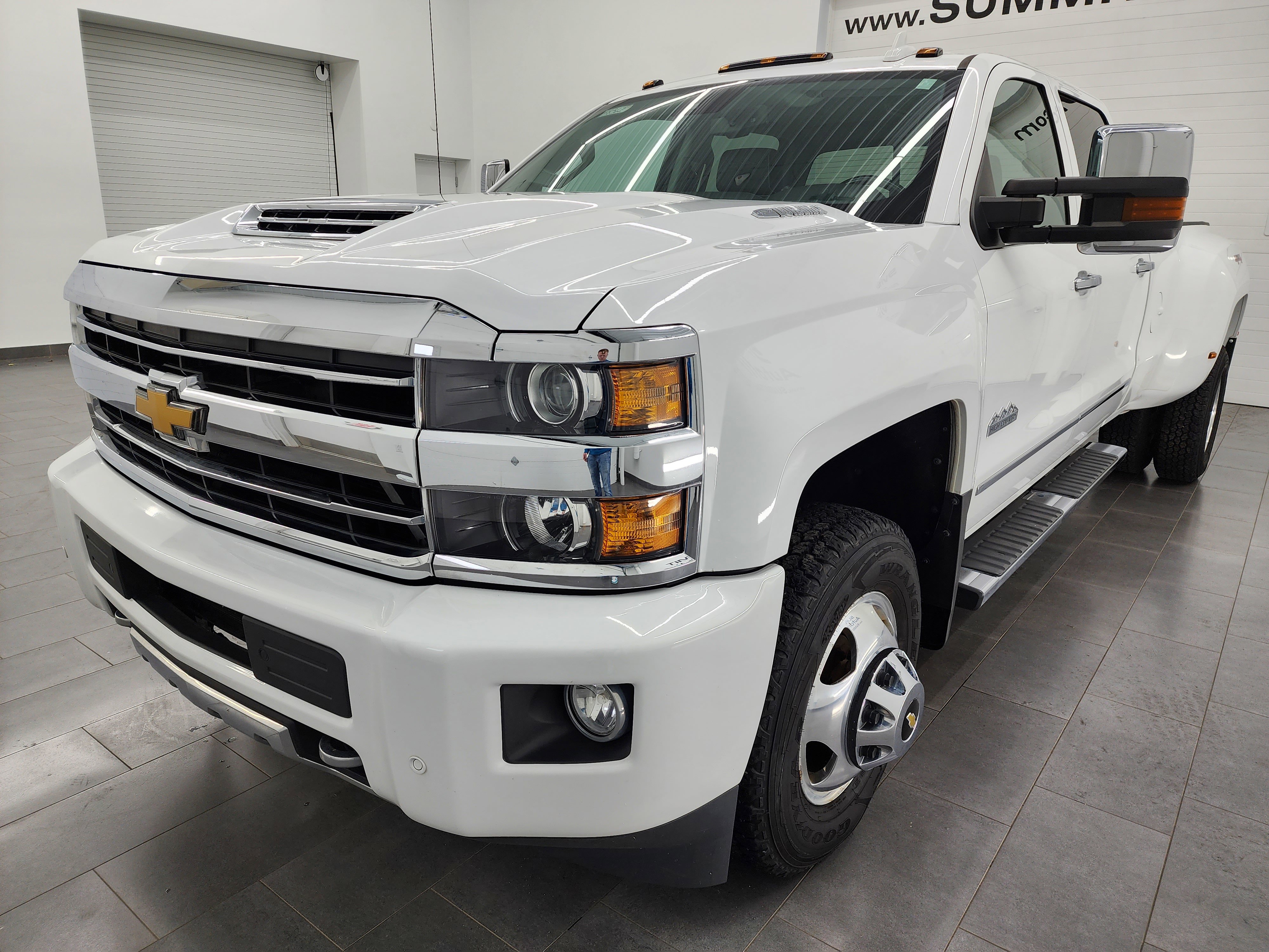 Used 2018 Chevrolet Silverado 3500 High Country w/ Duramax Plus Package image 7