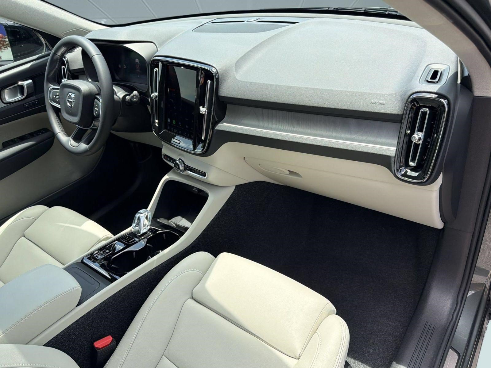 Certified 2026 Volvo XC40 B5 Plus AWD/4WD image 31