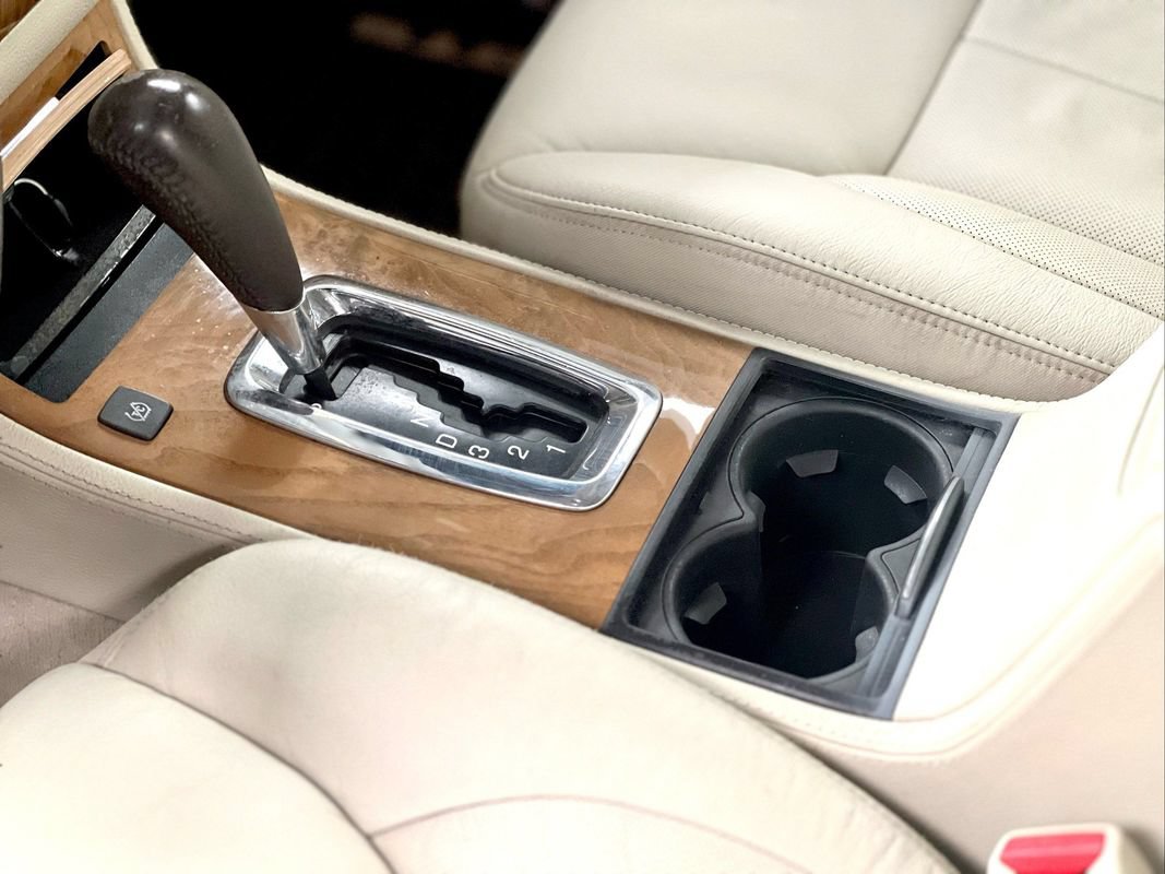 Used 2011 Cadillac DTS Platinum FWD image 32