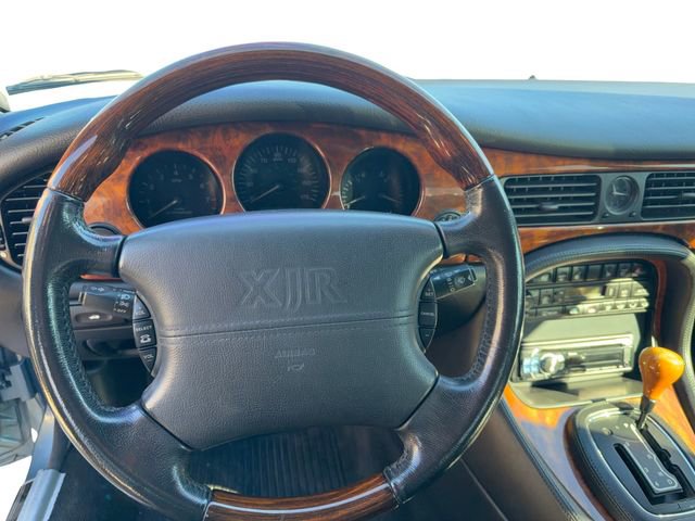 Used 2003 Jaguar XJ8 image 13