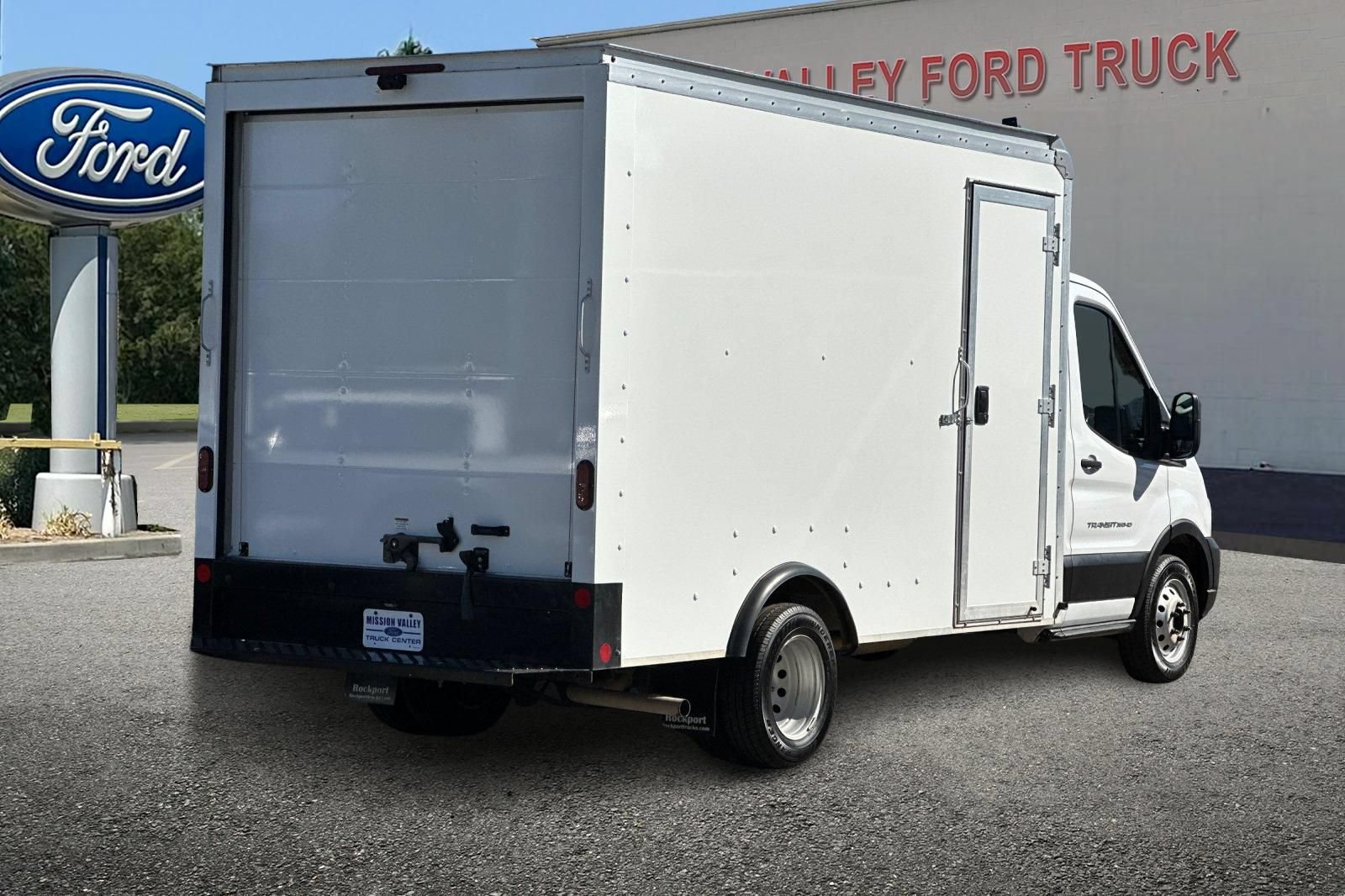 Used 2023 Ford Transit 350 DRW RWD image 4