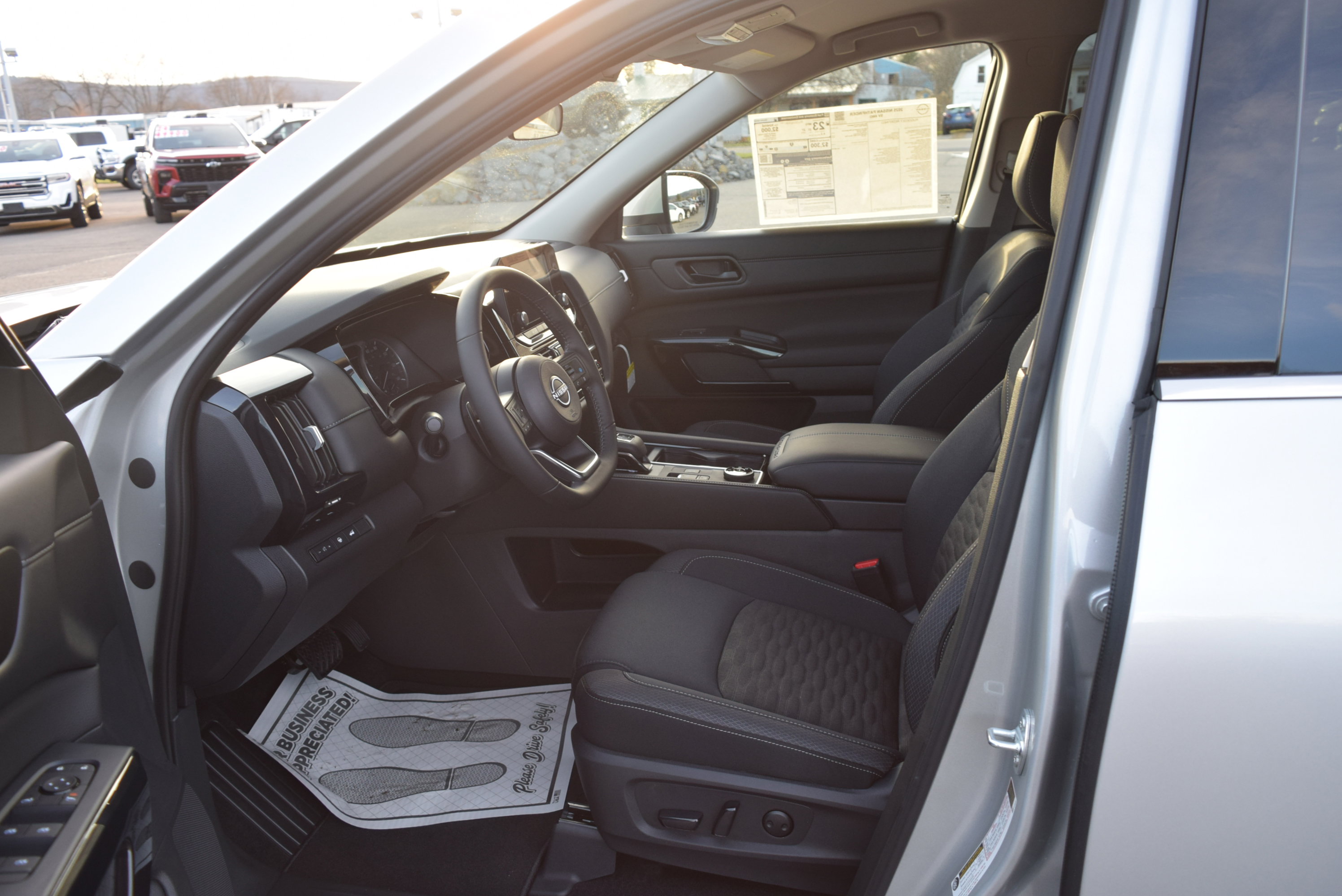 New 2025 Nissan Pathfinder SV image 13