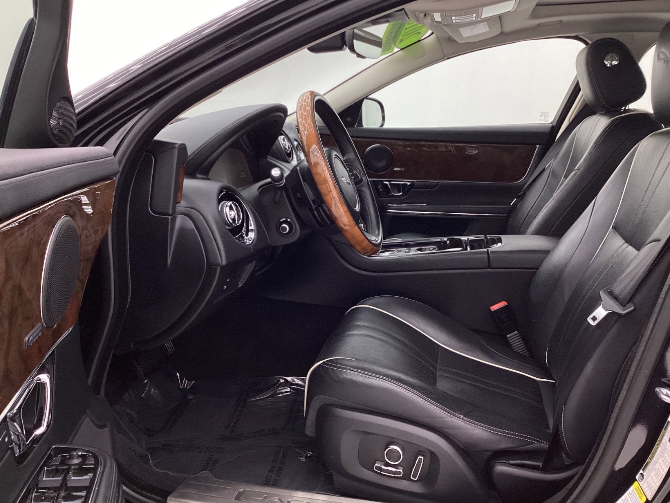 Used 2018 Jaguar XJ R-Sport image 14