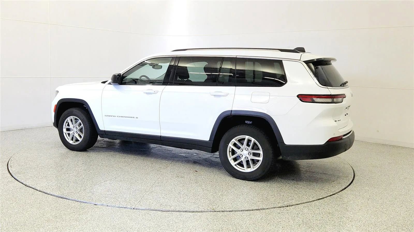 Used 2022 Jeep Grand Cherokee L Laredo w/ Luxury Tech Group I AWD/4WD image 5