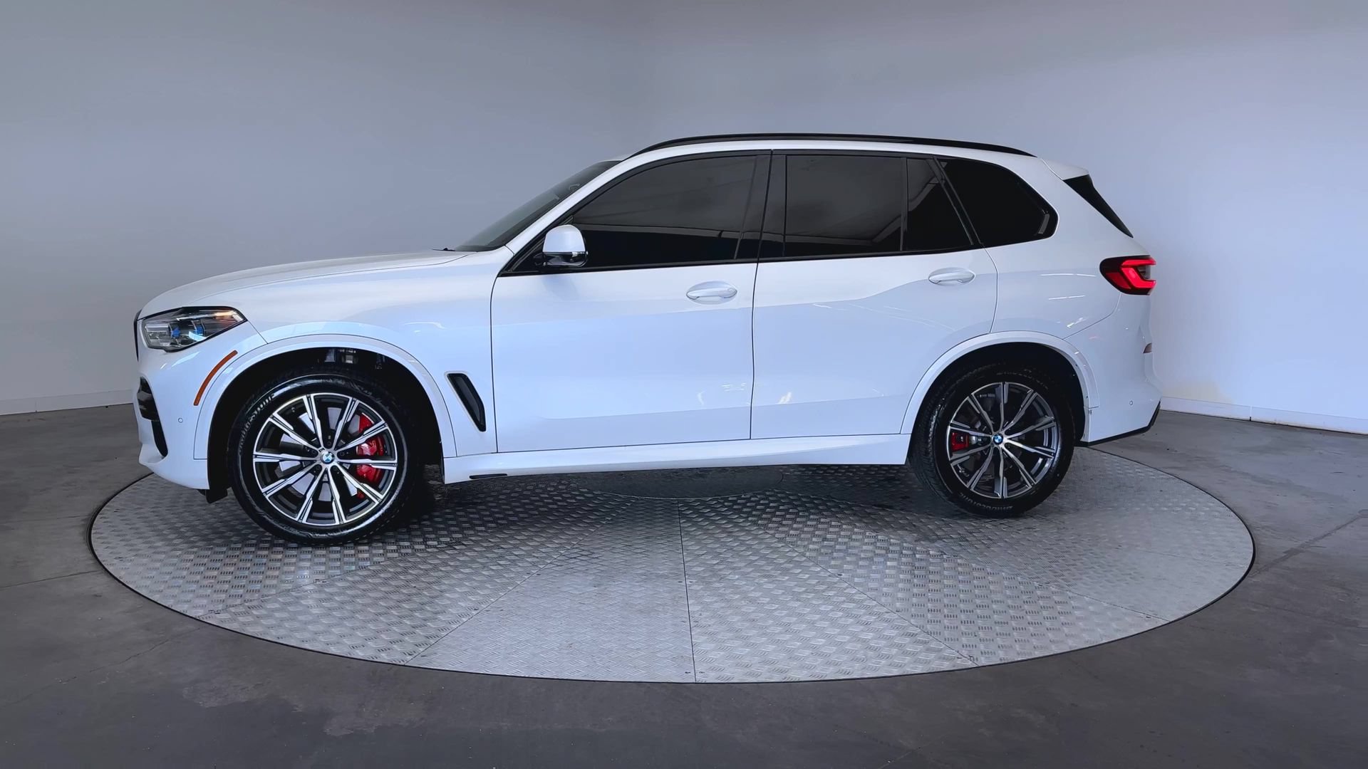Used 2023 BMW X5 M50i w/ Executive Package AWD/4WD image 5