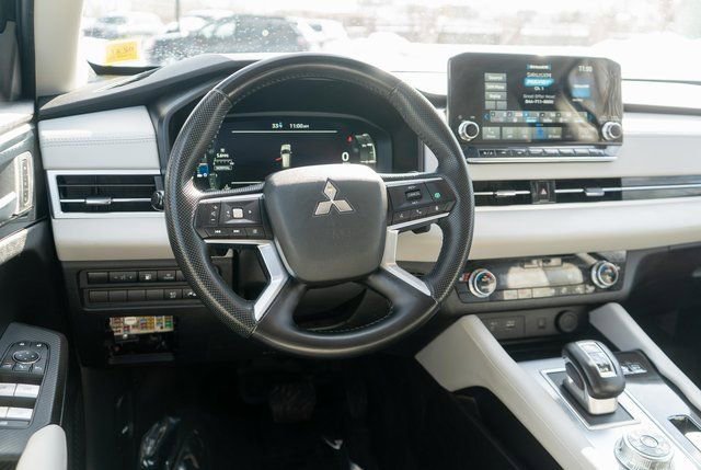 Used 2023 Mitsubishi Outlander 4WD Plug-In Hybrid image 14