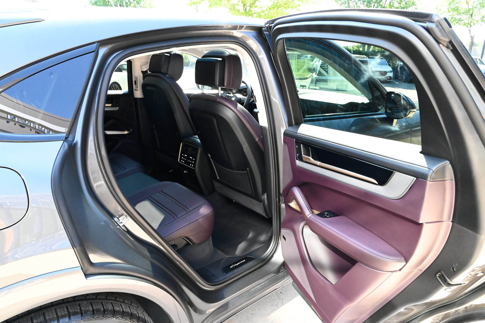 Used 2025 Porsche Cayenne S AWD/4WD image 47