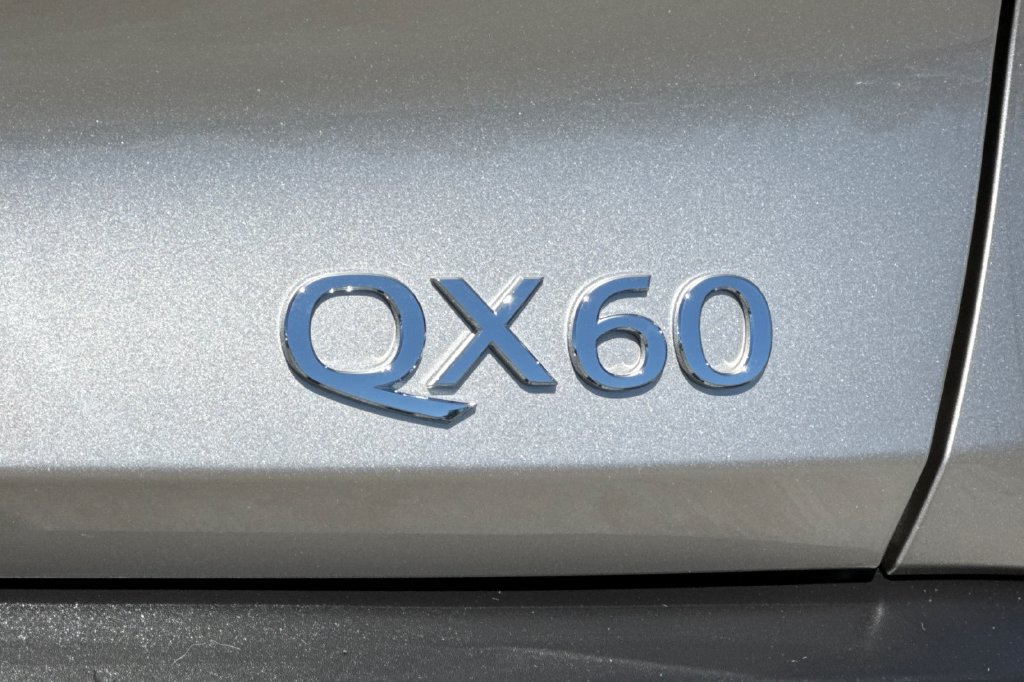 Certified 2025 INFINITI QX60 Luxe FWD image 27