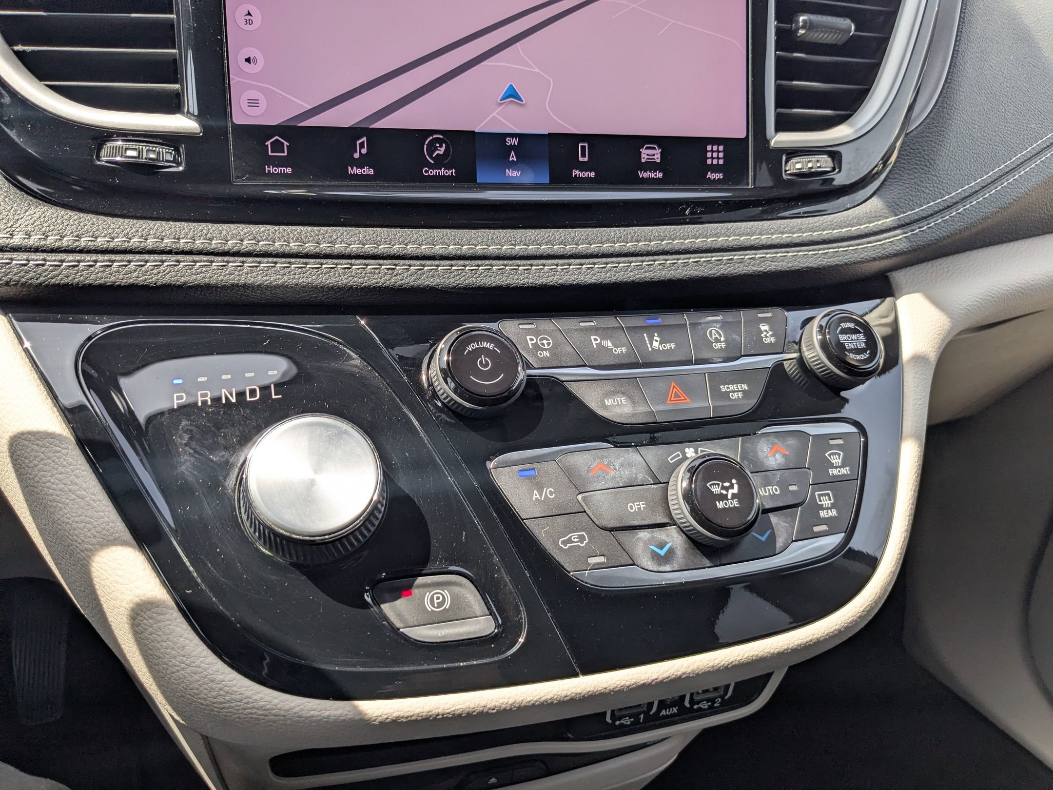 Used 2022 Chrysler Pacifica Touring-L w/ Uconnect Theater Family Group FWD image 18